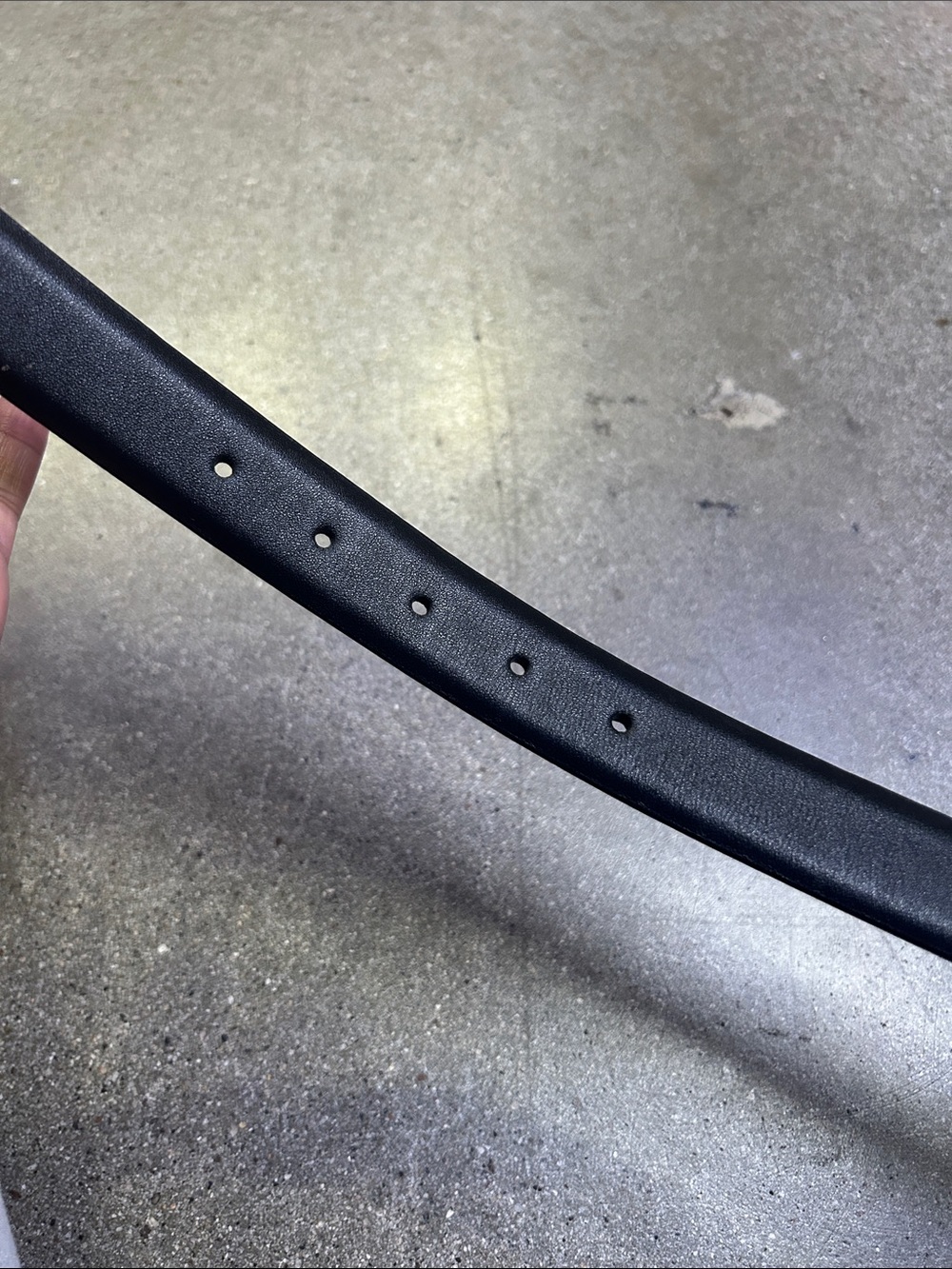 Classic Black Leather Men's Belt - Picture 9 of 9